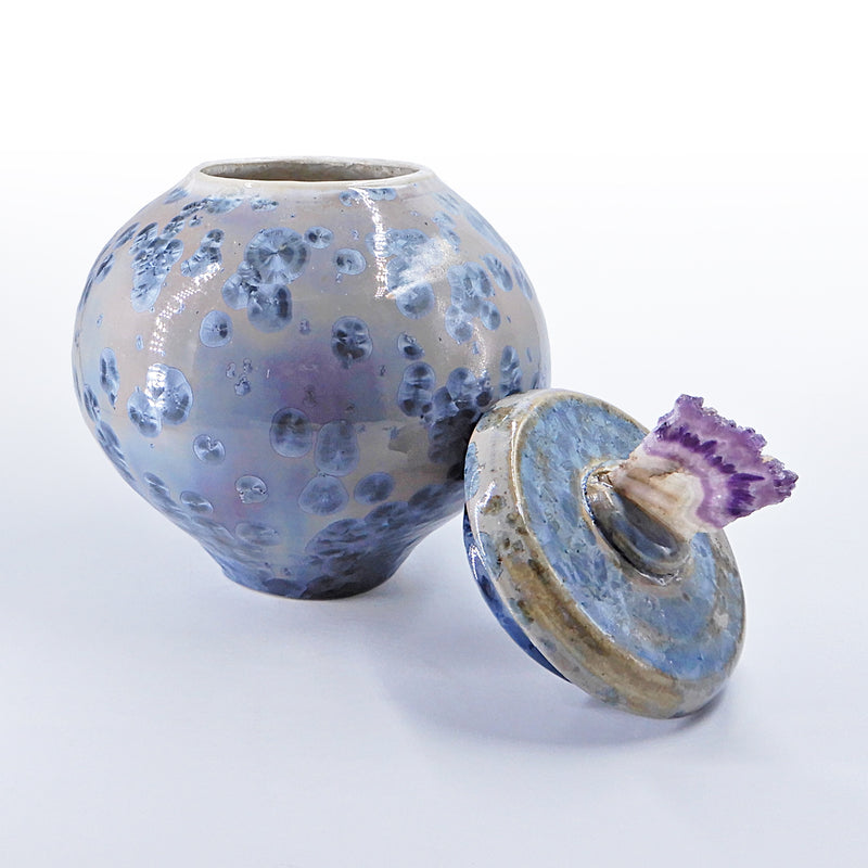 Agate Lidded Purple Vase