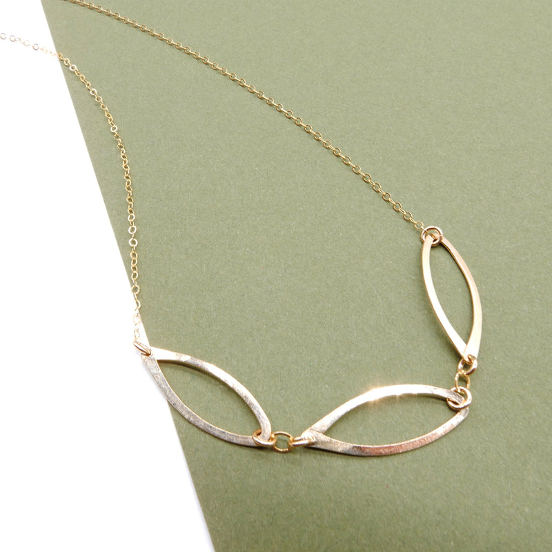 Curved Link Necklace in Gold