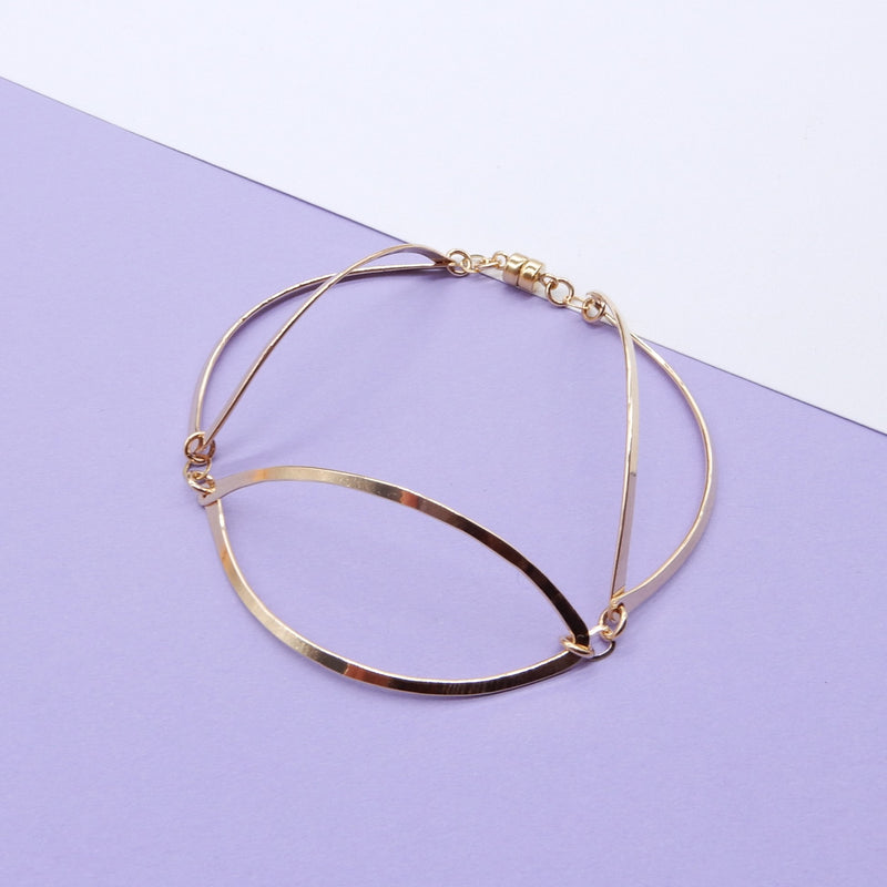 Curved Link Bracelet Lg in Gold