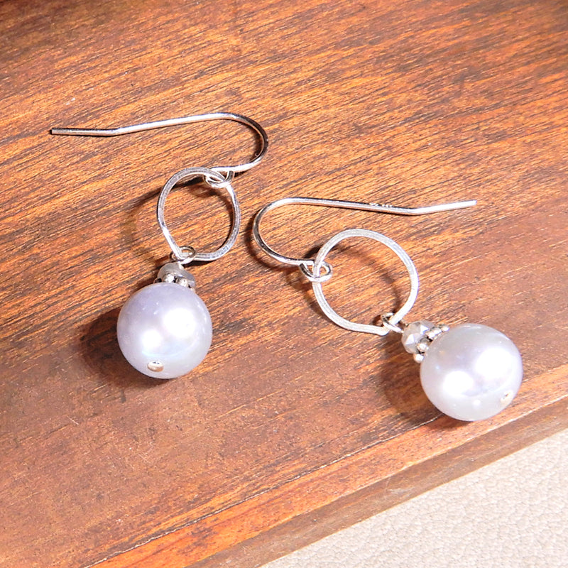 Grey Pearl Link Earring in Silver