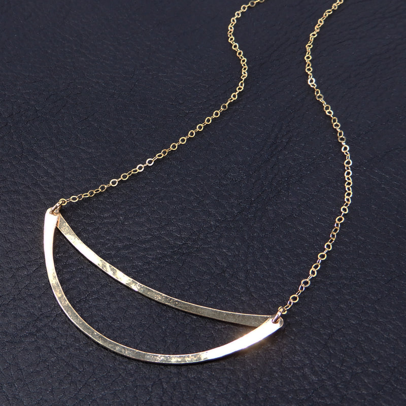 Curved Bar Necklace in Gold